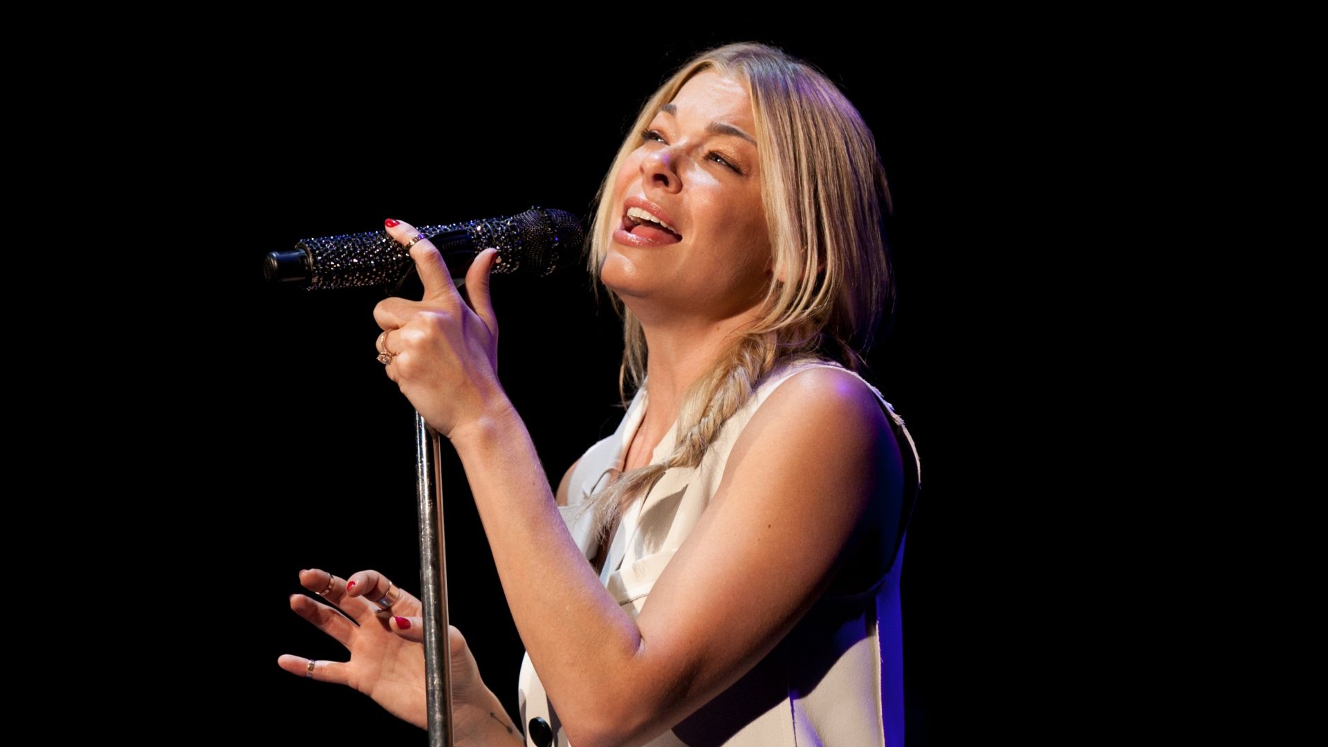 LeAnn Rimes Standing On A Stage